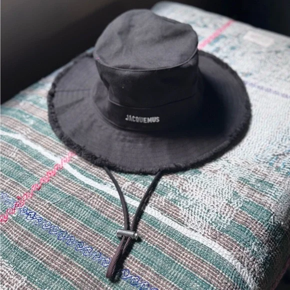 JACQUEMUS Black Les Classiques 'The Artichaut' Bucket Hat - Picture 2 of 6